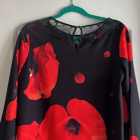 Black & Red dress w/lace details and poppy print - Picture 3 of 4